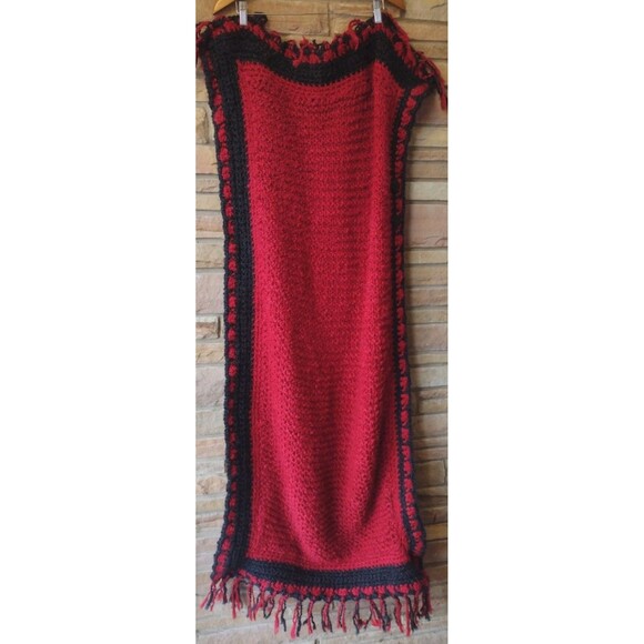 Vintage Handmade Red Black Crochet Wrap & Hat Set Fuzzy Acrylic Fringe - Picture 4 of 9